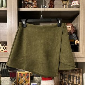 Medium green velvet shorts